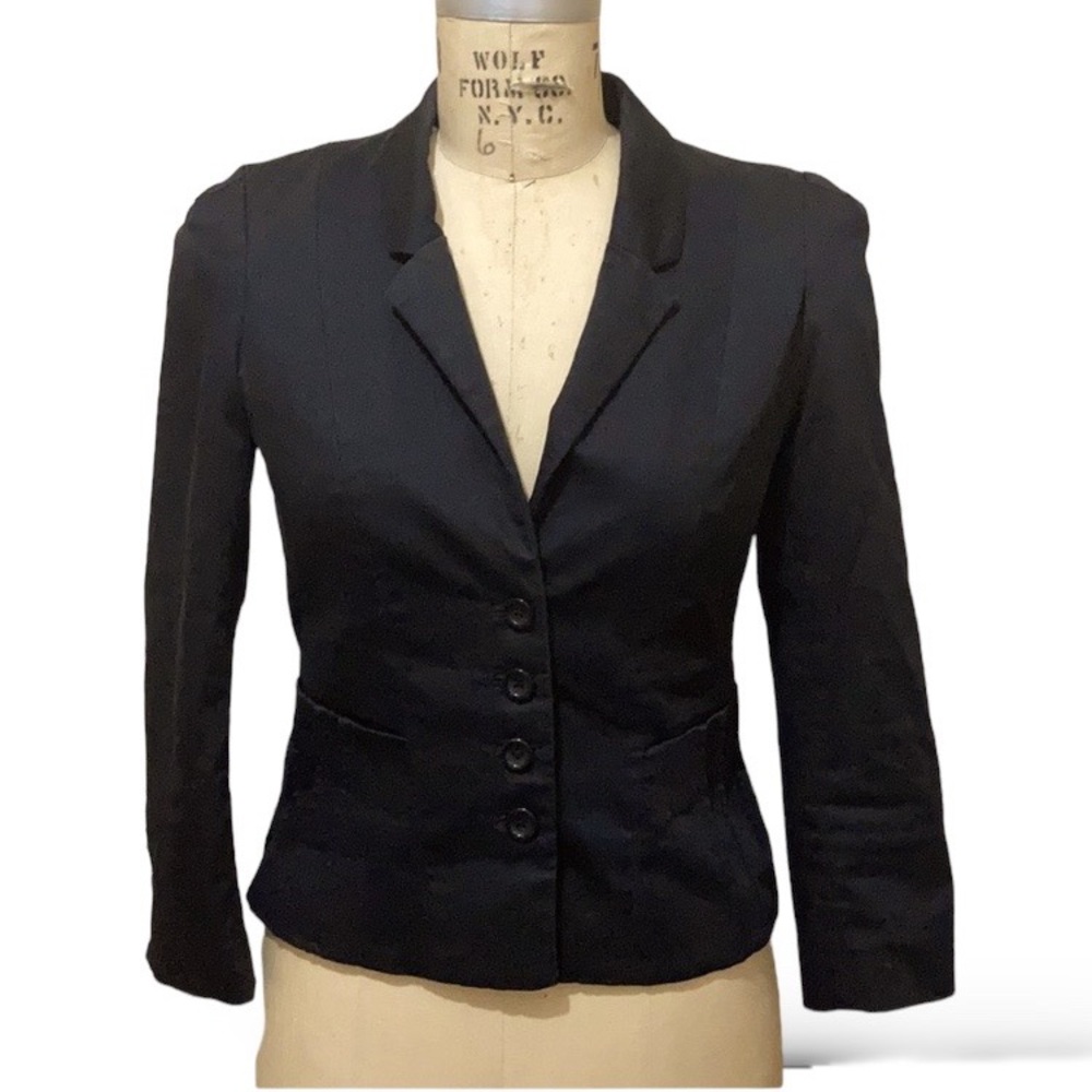 🌷H&M Black Fitted Short Tailored 4 Button Jacket